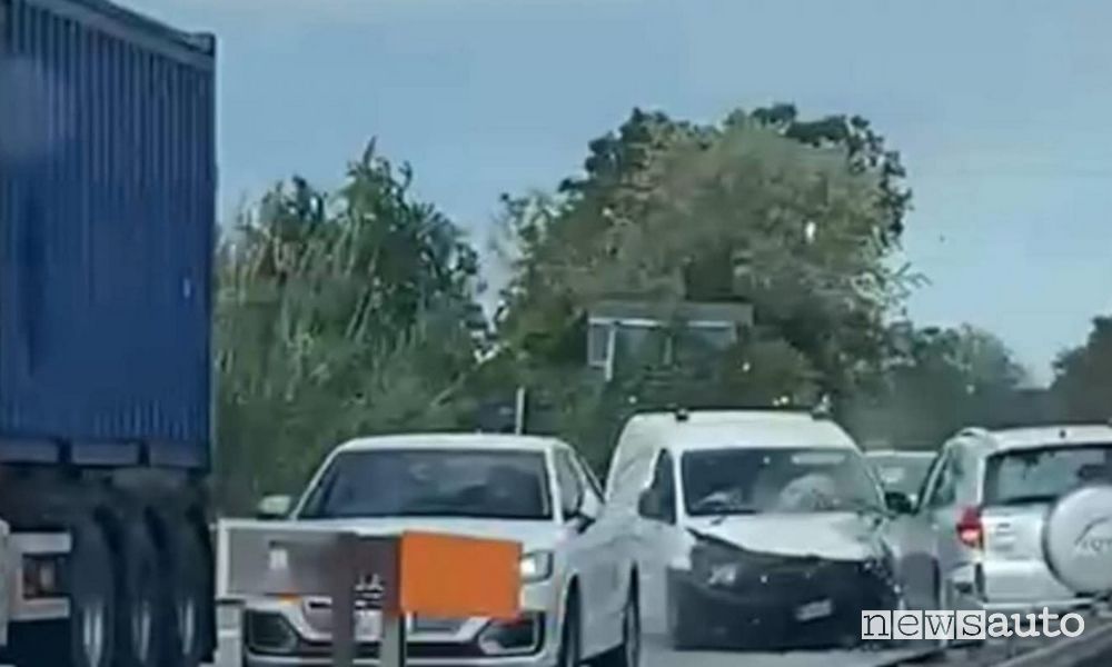 Incidente SUV contromano, il video, le cause