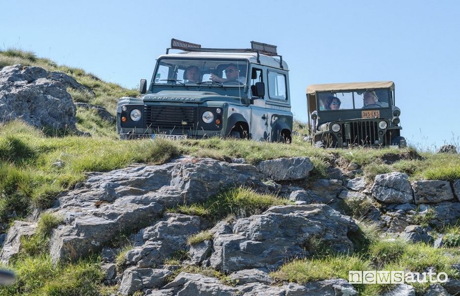 Percorsi in fuoristrada strade bianche in Piemonte (Land Rover Defender e vecchia Jeep)