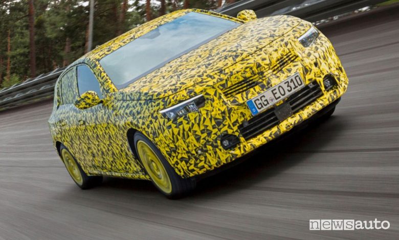 Prototipo nuova Opel Astra sull'ovale del Centro Prove di Dudenhofen