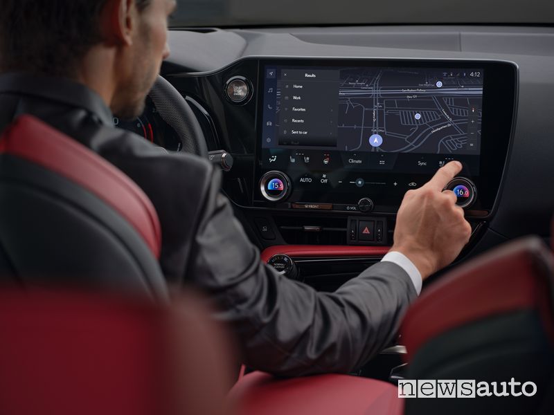 Display 14" infotainment abitacolo nuovo Lexus NX