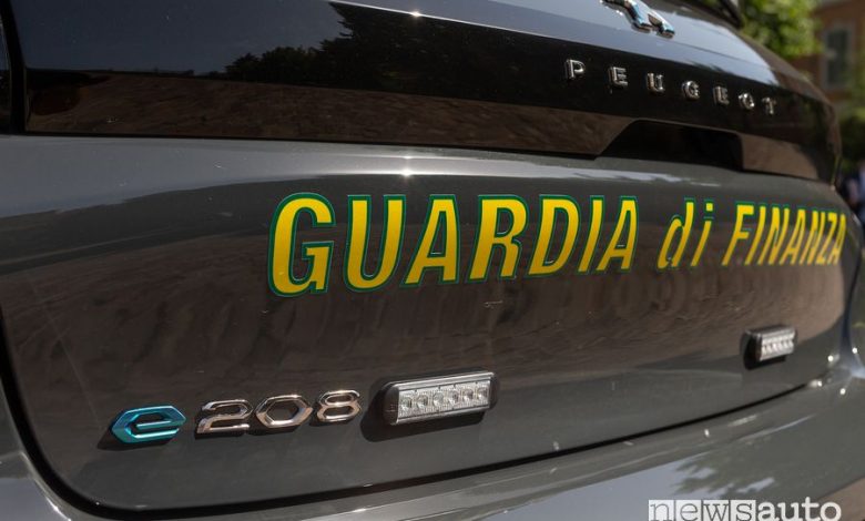 Luci a led allestimento Guardia di Finanza Peugeot e-208 elettrica