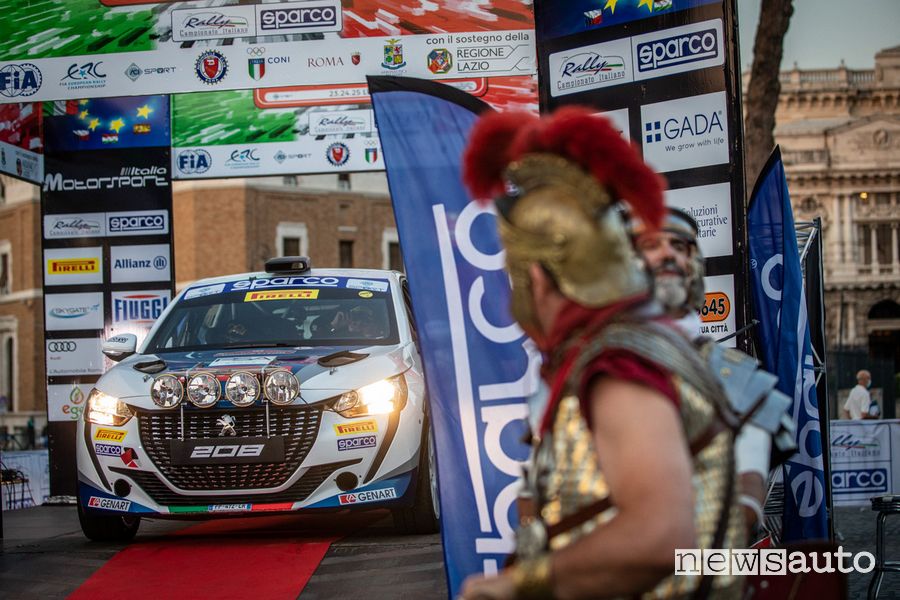 Peugeot 208 Rally4 al Rally di Roma 2021 partenza a Castel Sant'Angelo