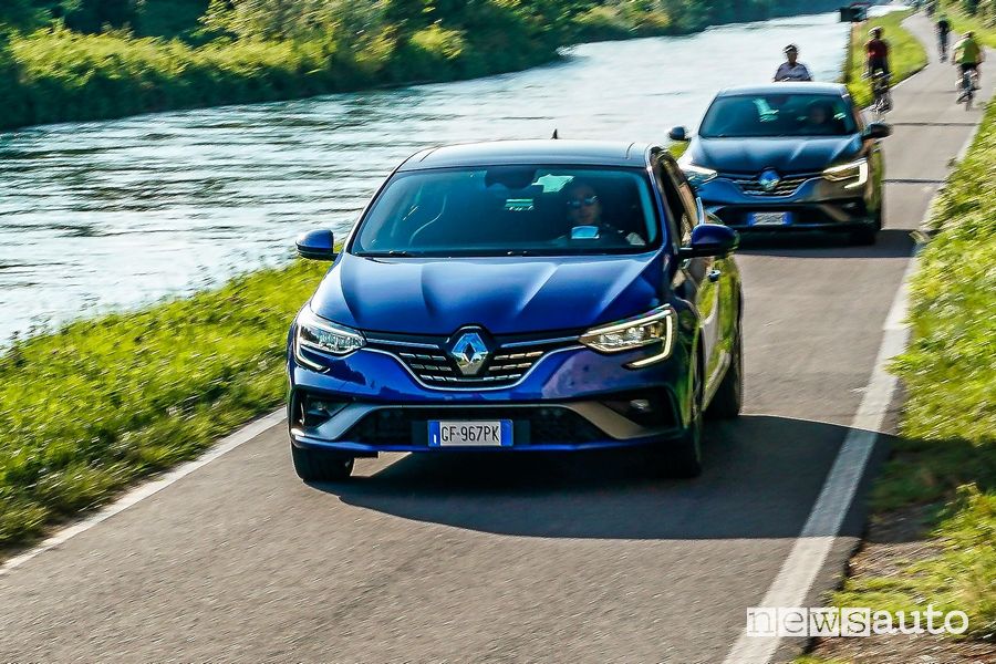 Renault Mégane E-Tech Plug-in Hybrid su strada