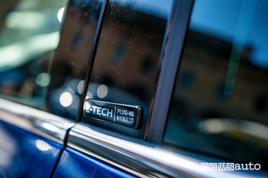 Badge Renault Mégane E-Tech Plug-in Hybrid RS Line