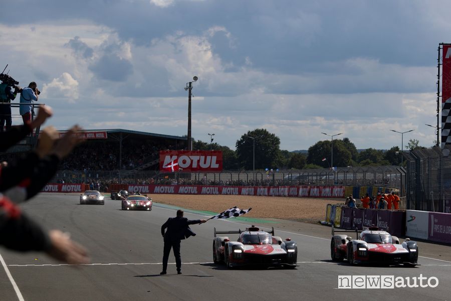 Toyota GR010 arrivo sul traguardo della 24 Ore di Le Mans 2021