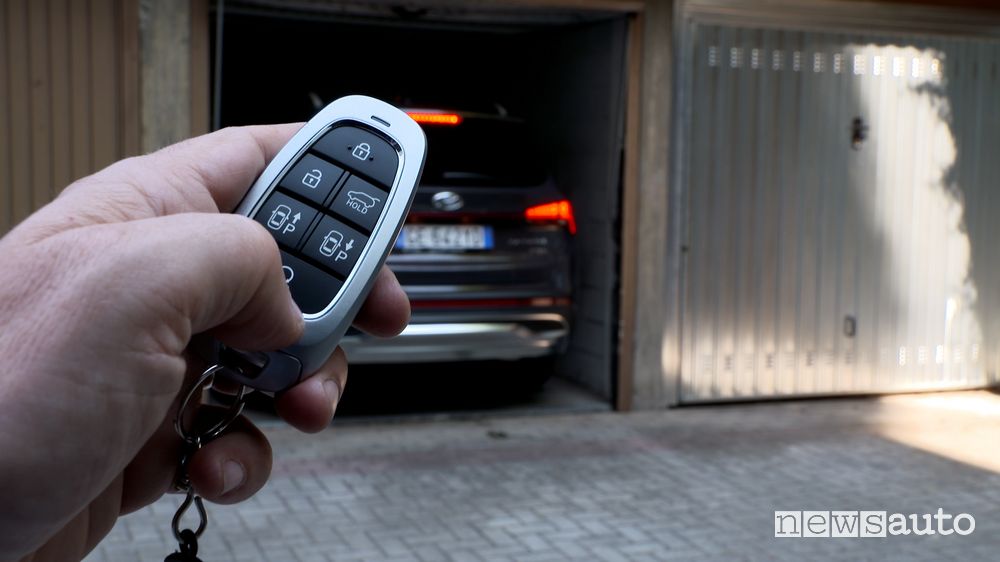 Chiave Remote Smart Parking Assist (RSPA) nuova Hyundai Santa Fe Plug-In