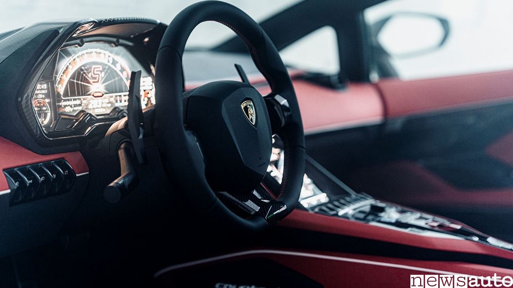 Volante e cruscotto della nuova Lamborghini Countach