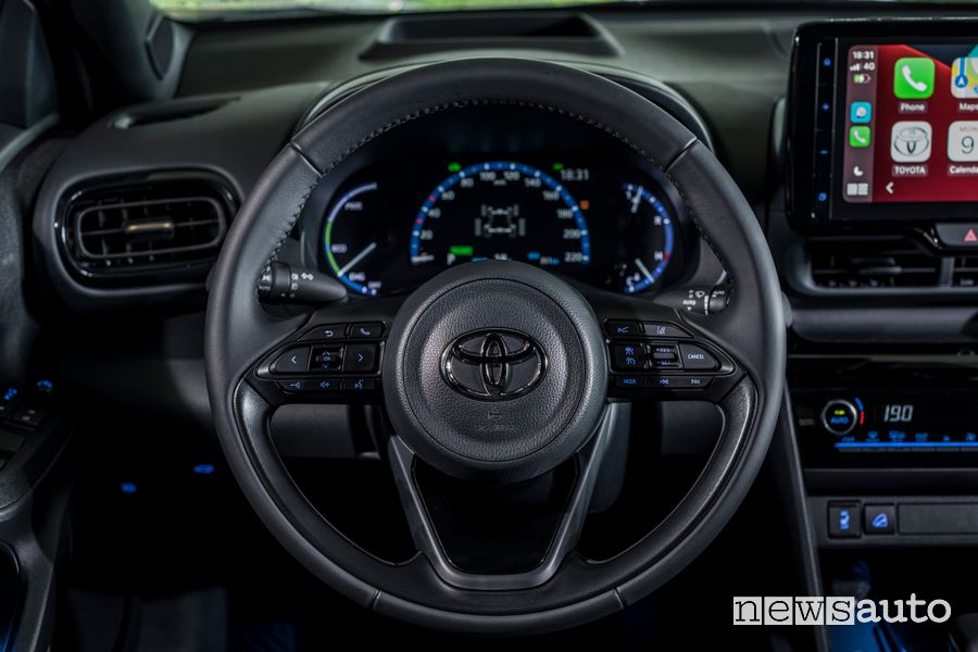 Volante abitacolo nuova Toyota Yaris Cross Adventure