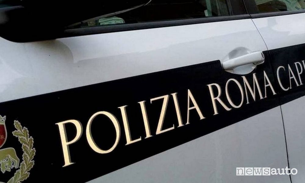 Sesso nell’auto di servizio Vigili Urbani a Roma