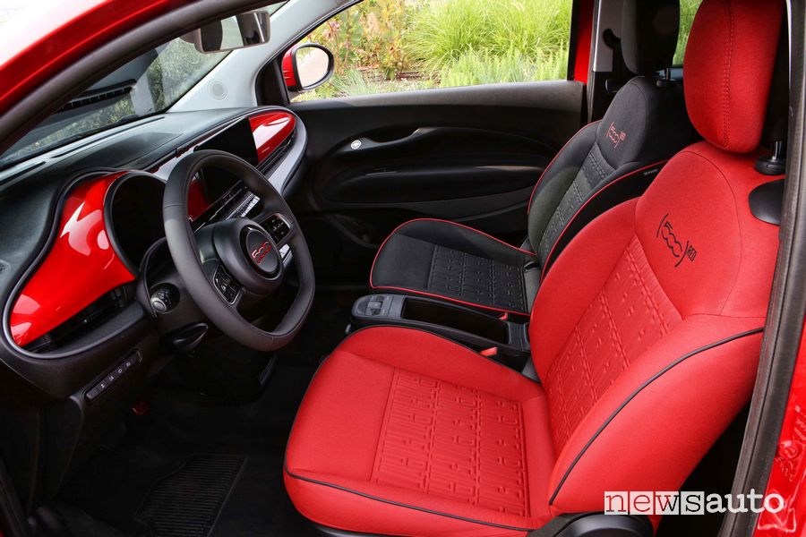 Sedili anteriori abitacolo Fiat 500 RED elettrica