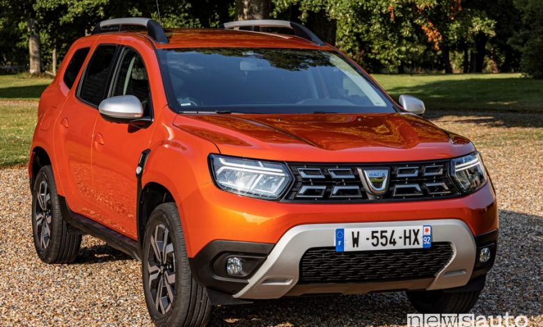 Vista di profilo nuovo Dacia Duster 4x2 Arizona Orange