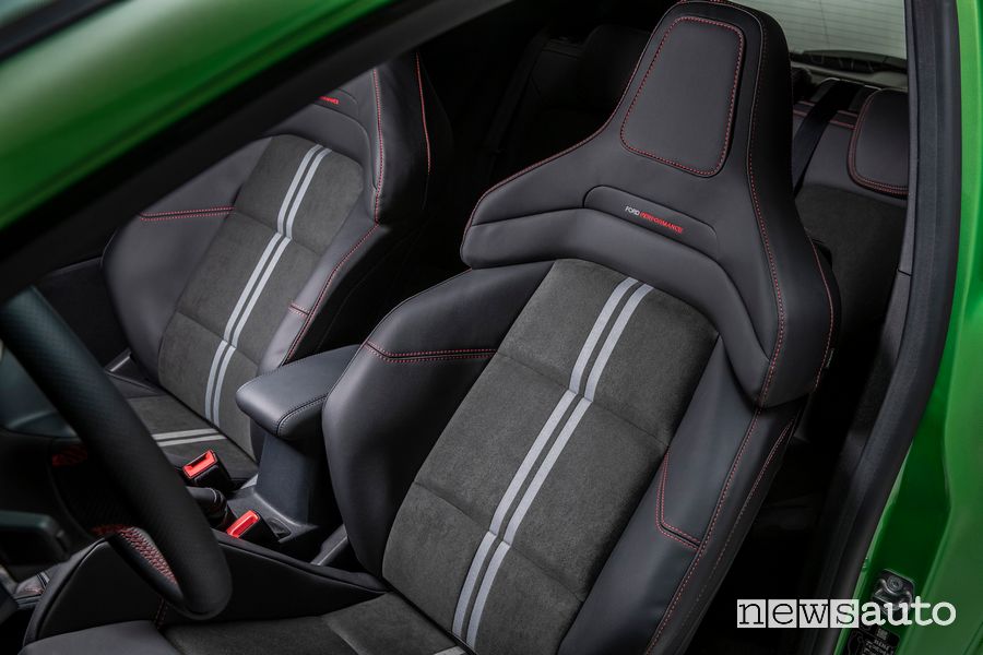 Nuovi sedili Performance con poggiatesta integrato Ford Fiesta ST