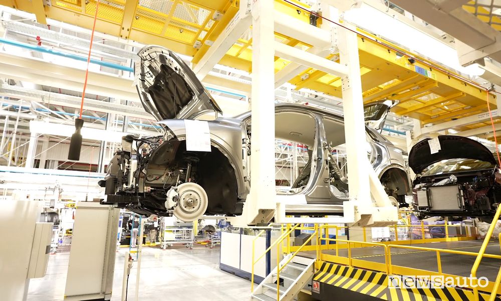 Crisi microchip fabbriche auto ferme