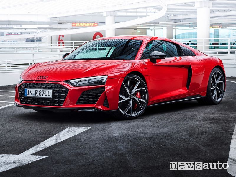 Vista di profilo Audi R8 Coupé V10 performance RWD