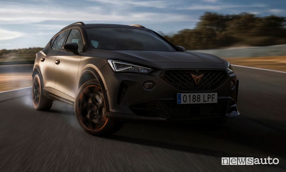 Cupra Formentor VZ5 in derapata