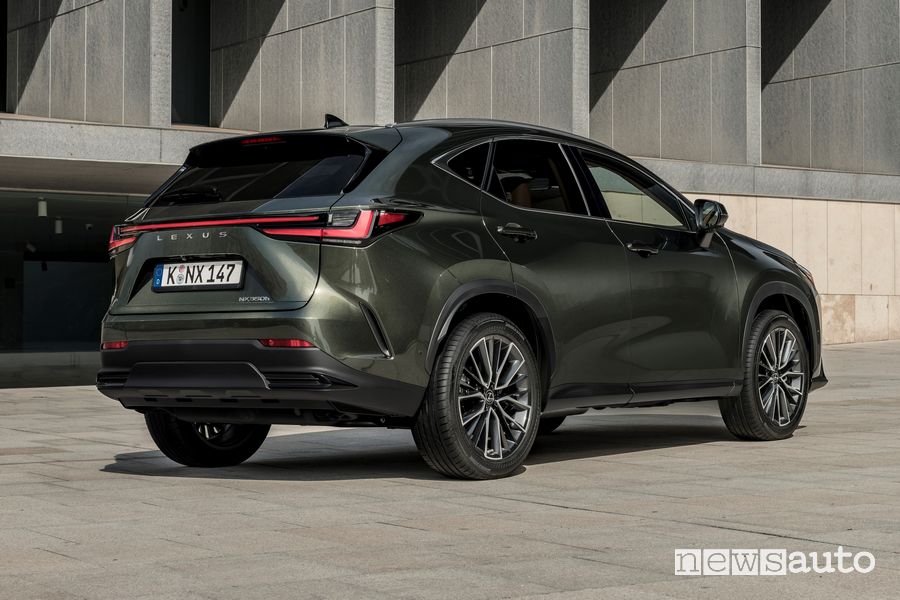 Vista posteriore nuova Lexus NX 350h