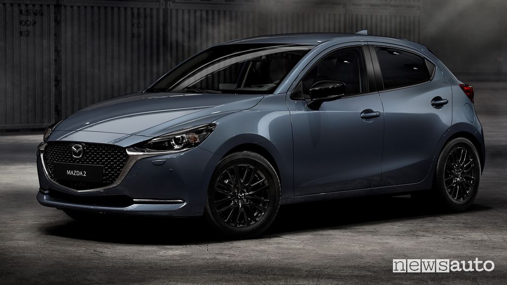 Vista di profilo nuova Mazda2 2022 Homura