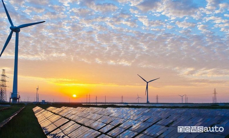 transizione energetica che cos'è, passaggio dalle fonti fossili alle rinnovabili eolico e solare