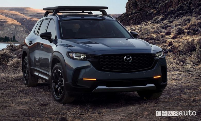 Vista di profilo Mazda CX-50