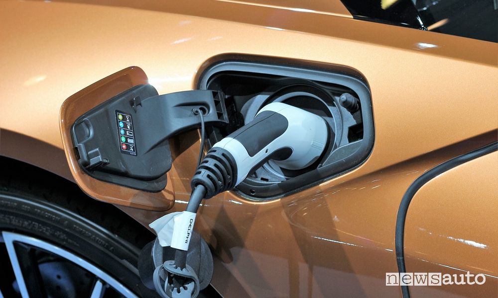 Incentivi colonnine di ricarica elettrica, come chiedere il bonus