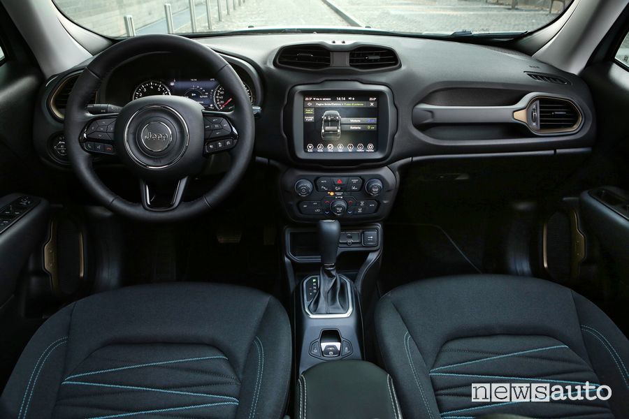 Plancia strumenti abitacolo Jeep Renegade ibrida e-Hybrid