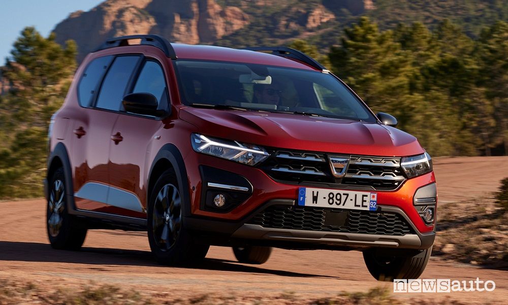 Nuovo Dacia Jogger 7 posti benzina e GPL, caratteristiche e prezzi