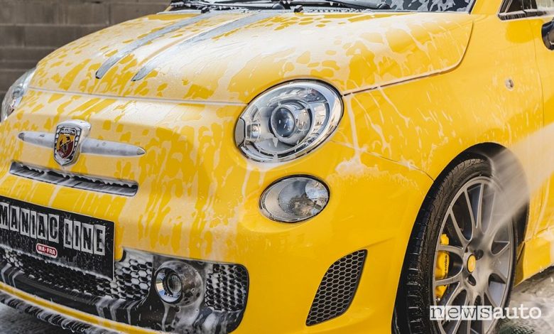 Prelavaggio auto, come lavare la macchina senza graffiare