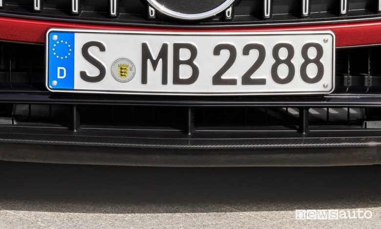 Auto targhe estera in Italia, bollo e superbollo