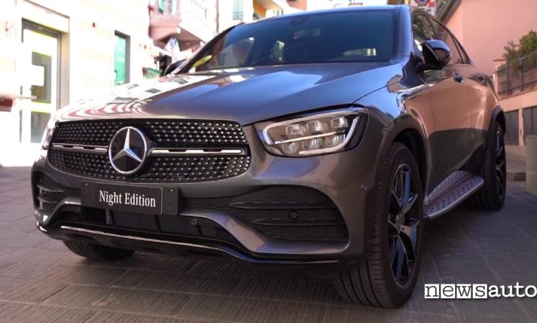 Vista di profilo Mercedes GLC Coupé Night Edition Plus