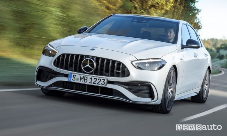 Vista frontale Mercedes-AMG C 43 4Matic su strada
