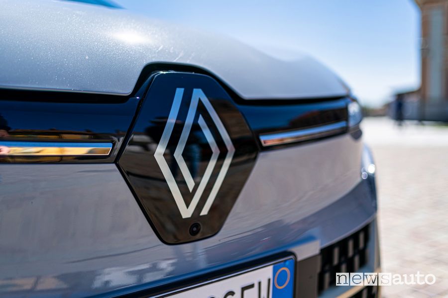 Logo Renault calandra Mégane E-TECH Electric