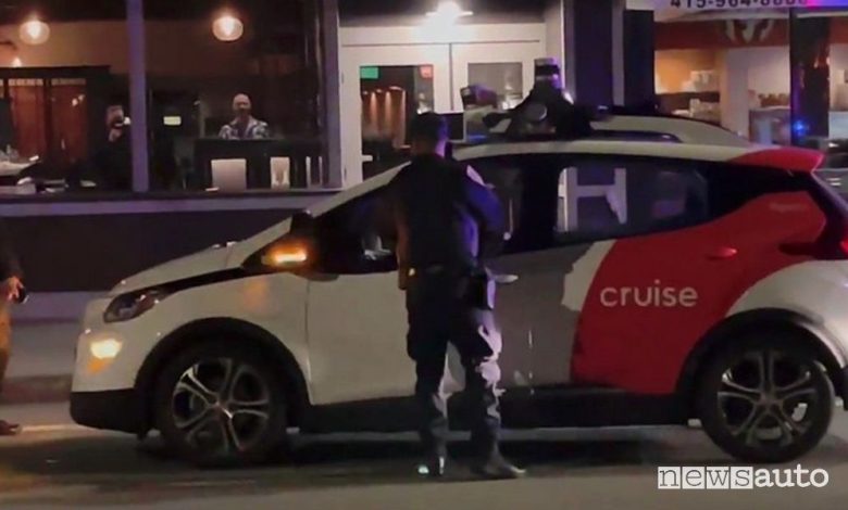 Posto di blocco, Polizia ferma un'auto senza conducente
