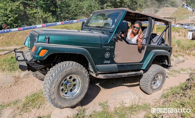 Jeep Wave, che cos'è e com'è il saluto fra Jeeper