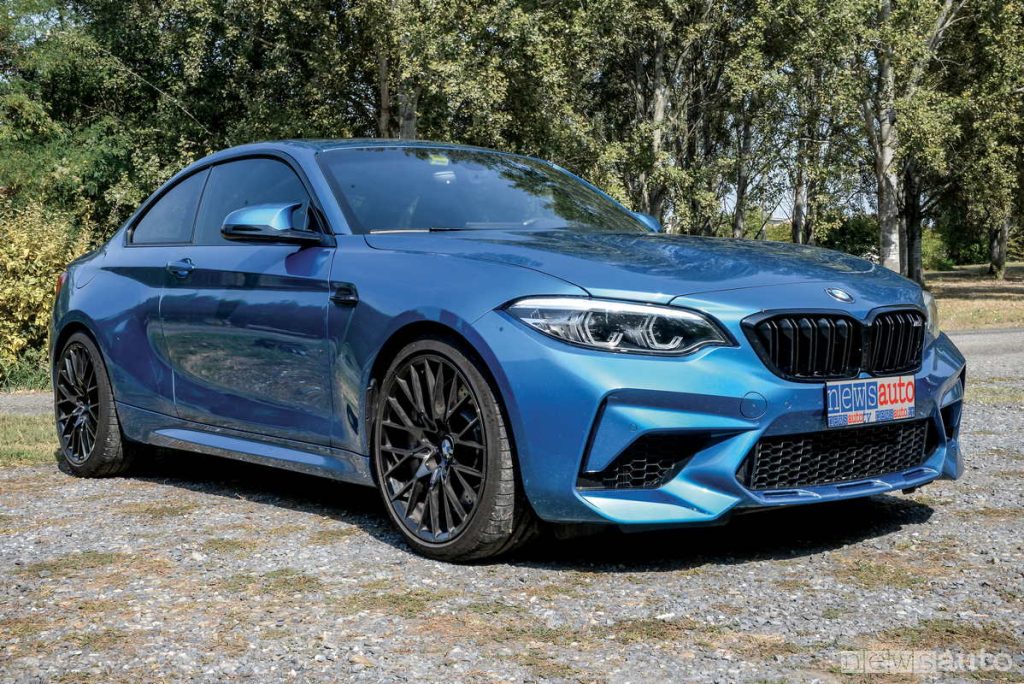 BMW M2 Competition paraurti anteriore dalle forme aggressive
