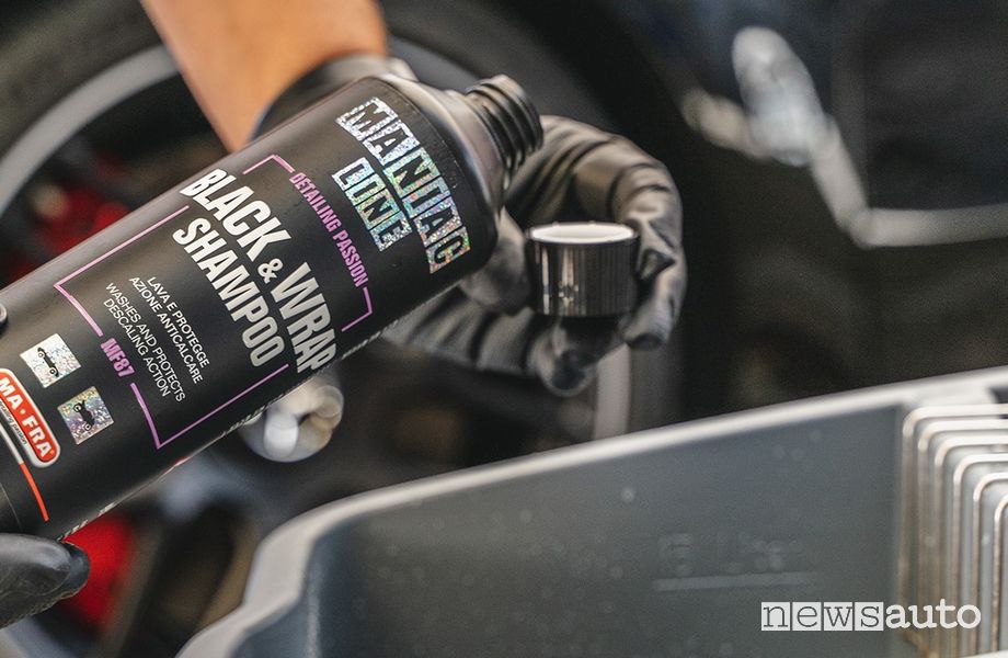 Black & Wrap Shampoo per auto nere