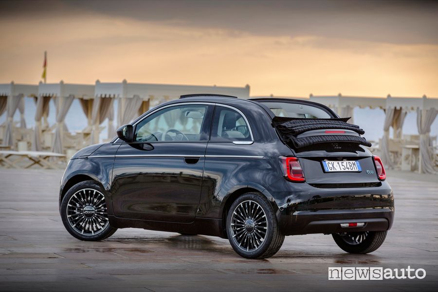 Vista posteriore Fiat 500 La Prima by Bocelli