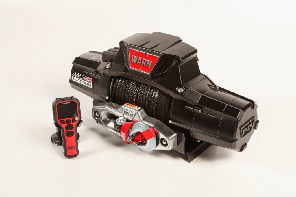 Il verricello (winch) Warn, modello Zeon Platinum 10-S montato sui nuovi Defender della Guardia di Finanza