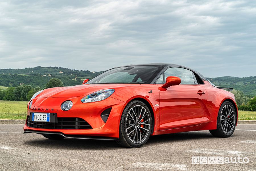 Vista di profilo nuova Alpine A110 S