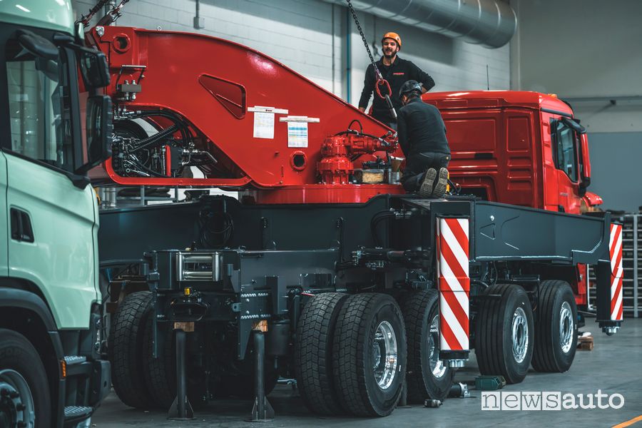 Montaggio autogrù Idrogrù mezzo speciale