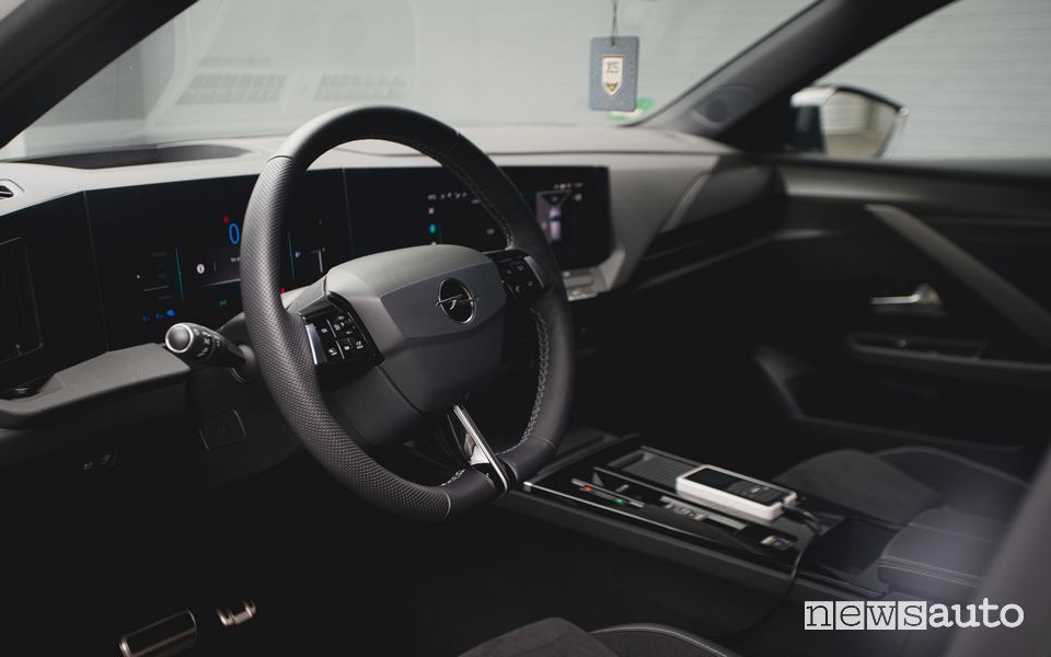 Volante abitacolo Opel Astra Plug-in Hybrid tuning XS Carnight