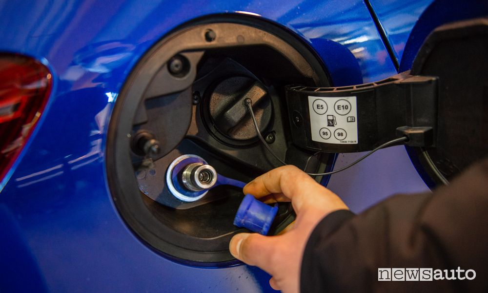 Bocchettone di rifornimento impianto duel-fuel