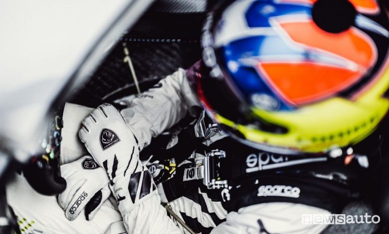 Abbigliamento Sparco, tute, guanti e scarpe piloti Peugeot nel WEC