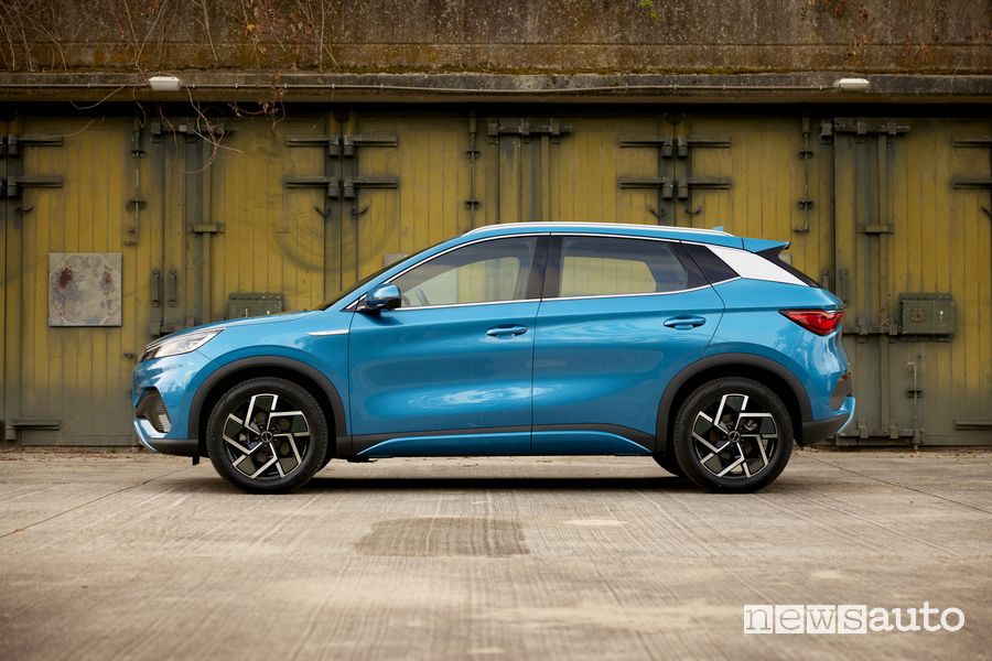 Vista laterale BYD Atto 3