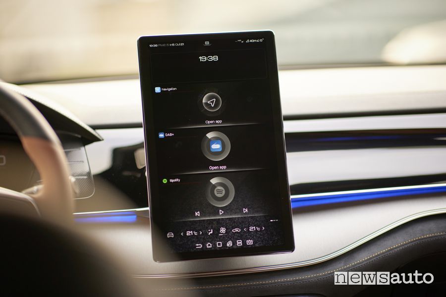 Display infotainment abitacolo BYD Tang