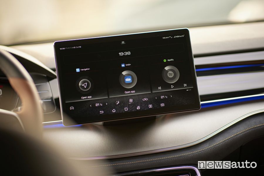Display infotainment abitacolo BYD Tang
