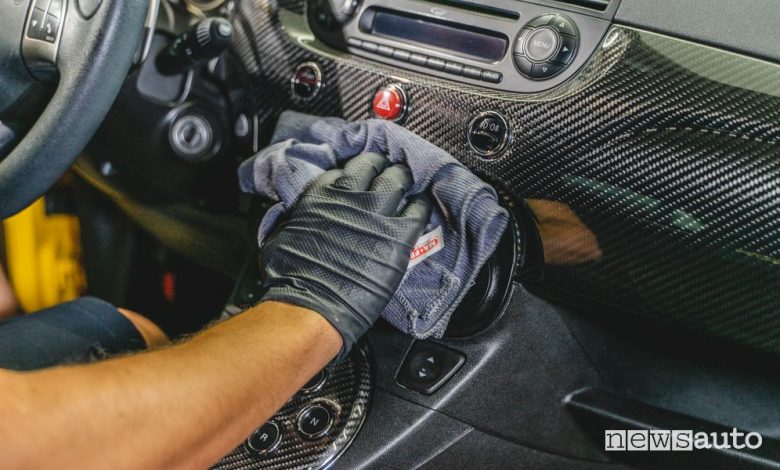 Come pulire gli interni dell'auto, che prodotto usare