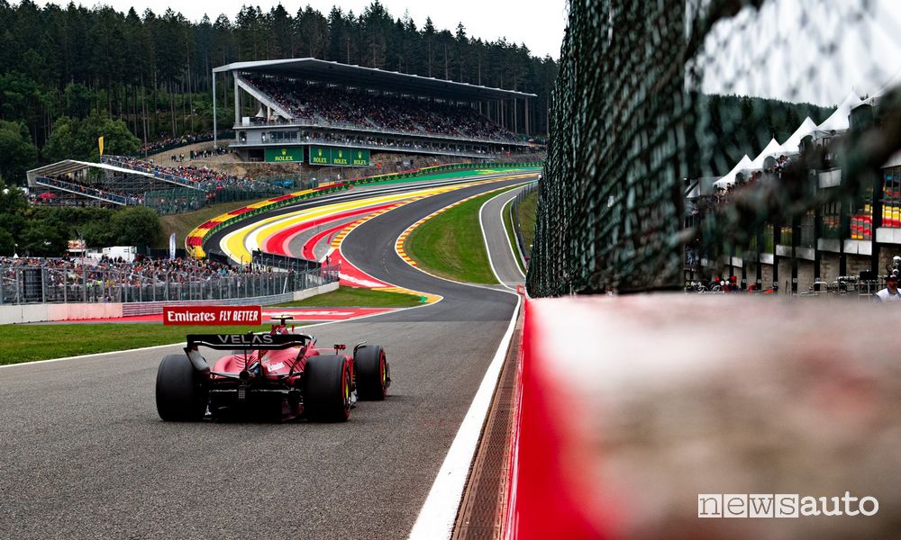curva dell'Eau Rouge sulla pista di Spa-Francorchamps