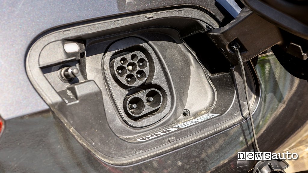 presa ricarica Cupra Born e-Boost