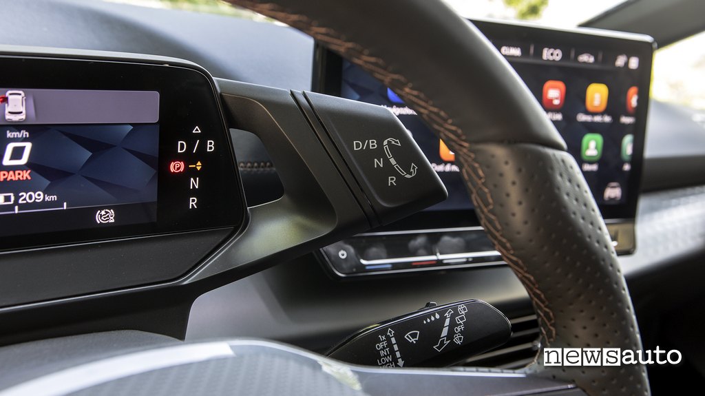 Il selettore rotante per la marcia Cupra Born e-Boost, drive, retro, normal o B mode