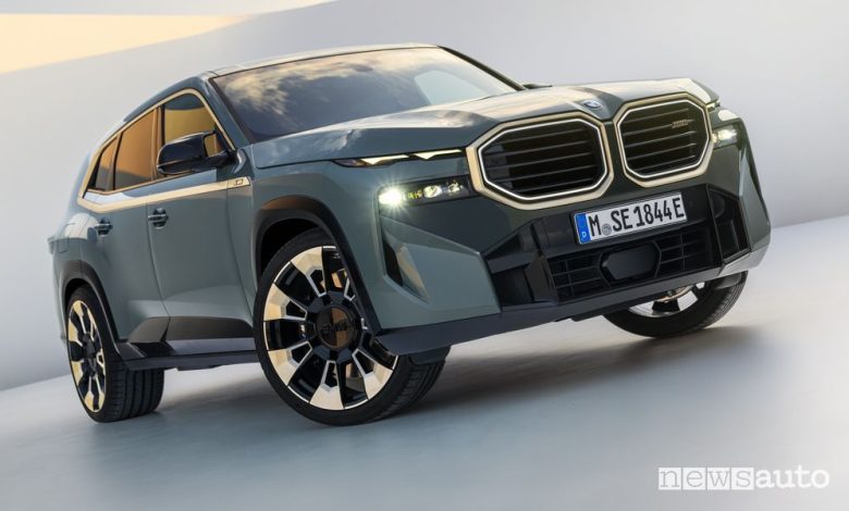 Vista di profilo BMW XM